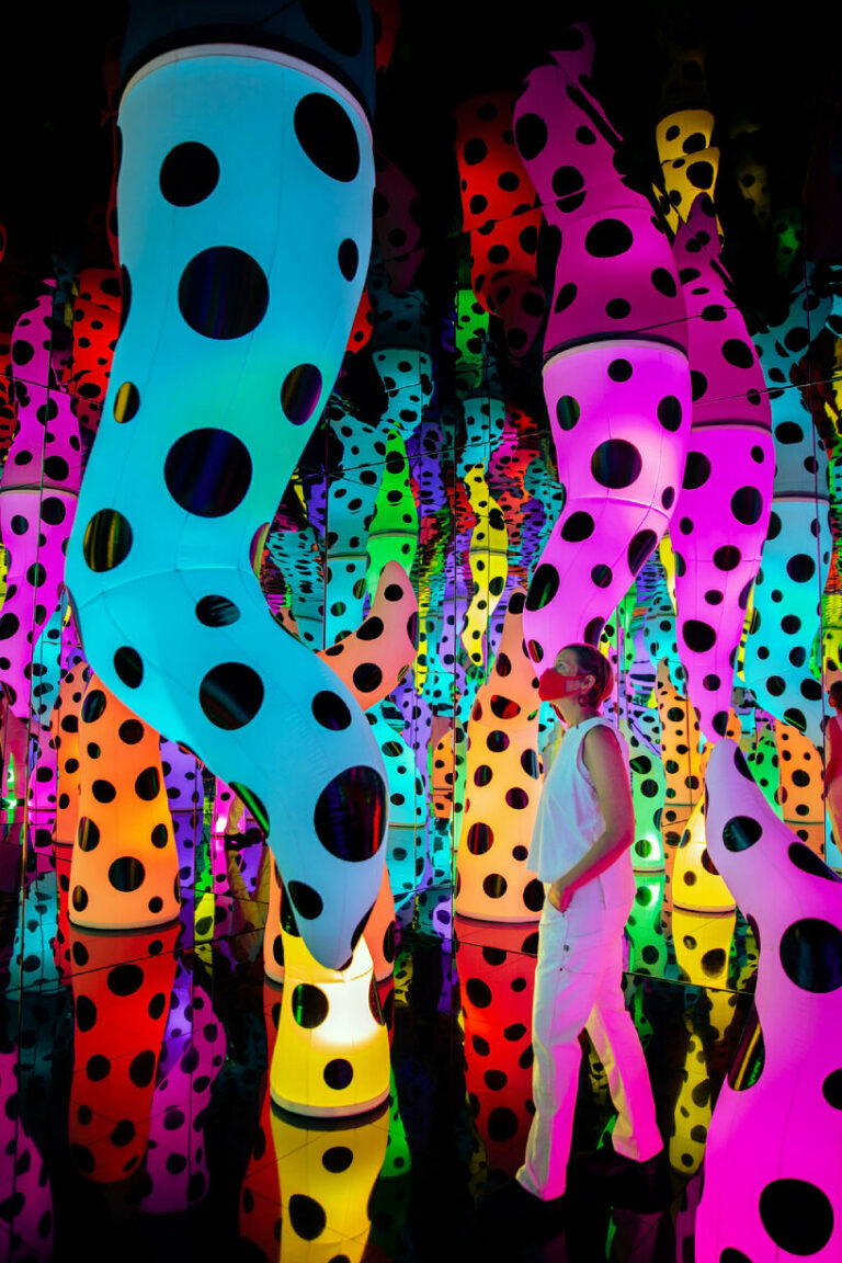 yayoi kusama's love is calling exhibition grows a mirrored forest of glowing tentacles in miami