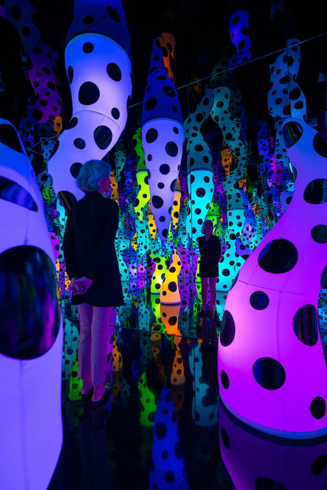 yayoi kusama's love is calling exhibition grows a mirrored forest of glowing tentacles in miami
