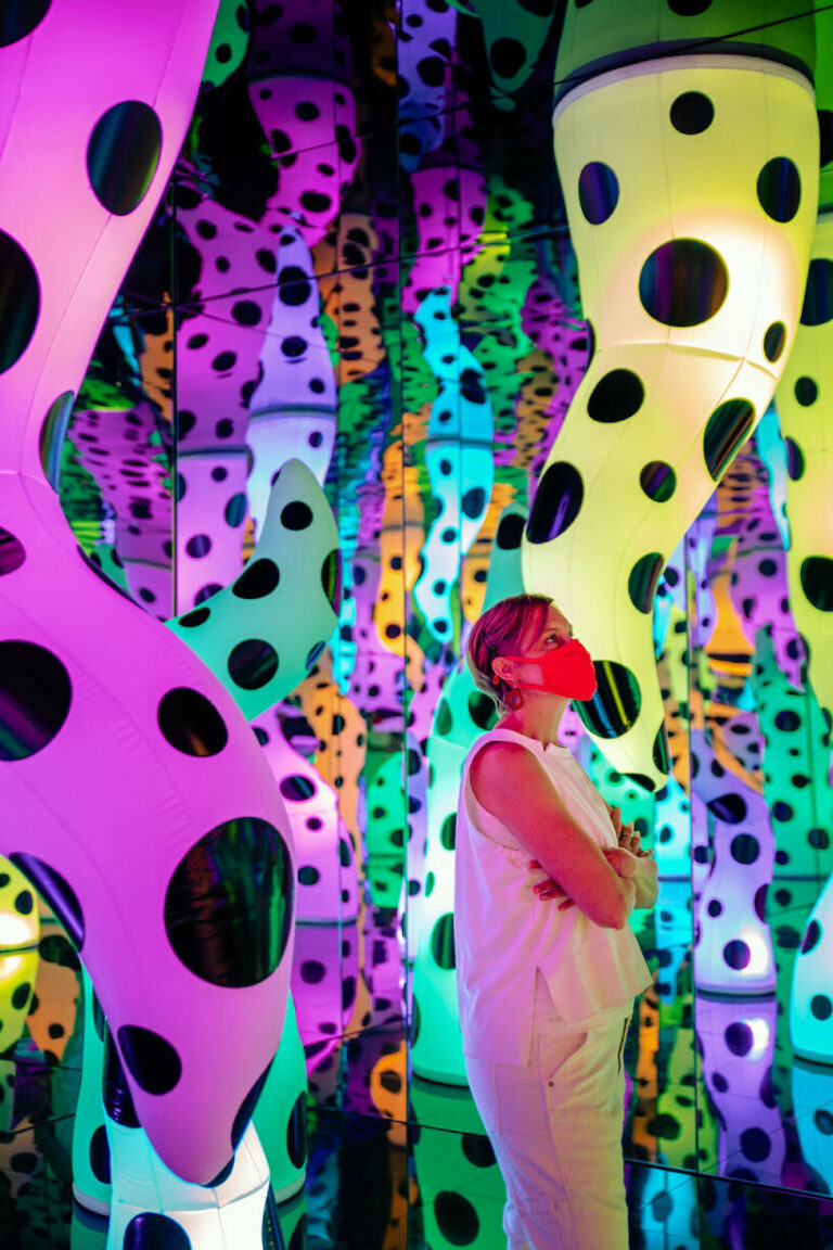 yayoi kusama's love is calling exhibition grows a mirrored forest of