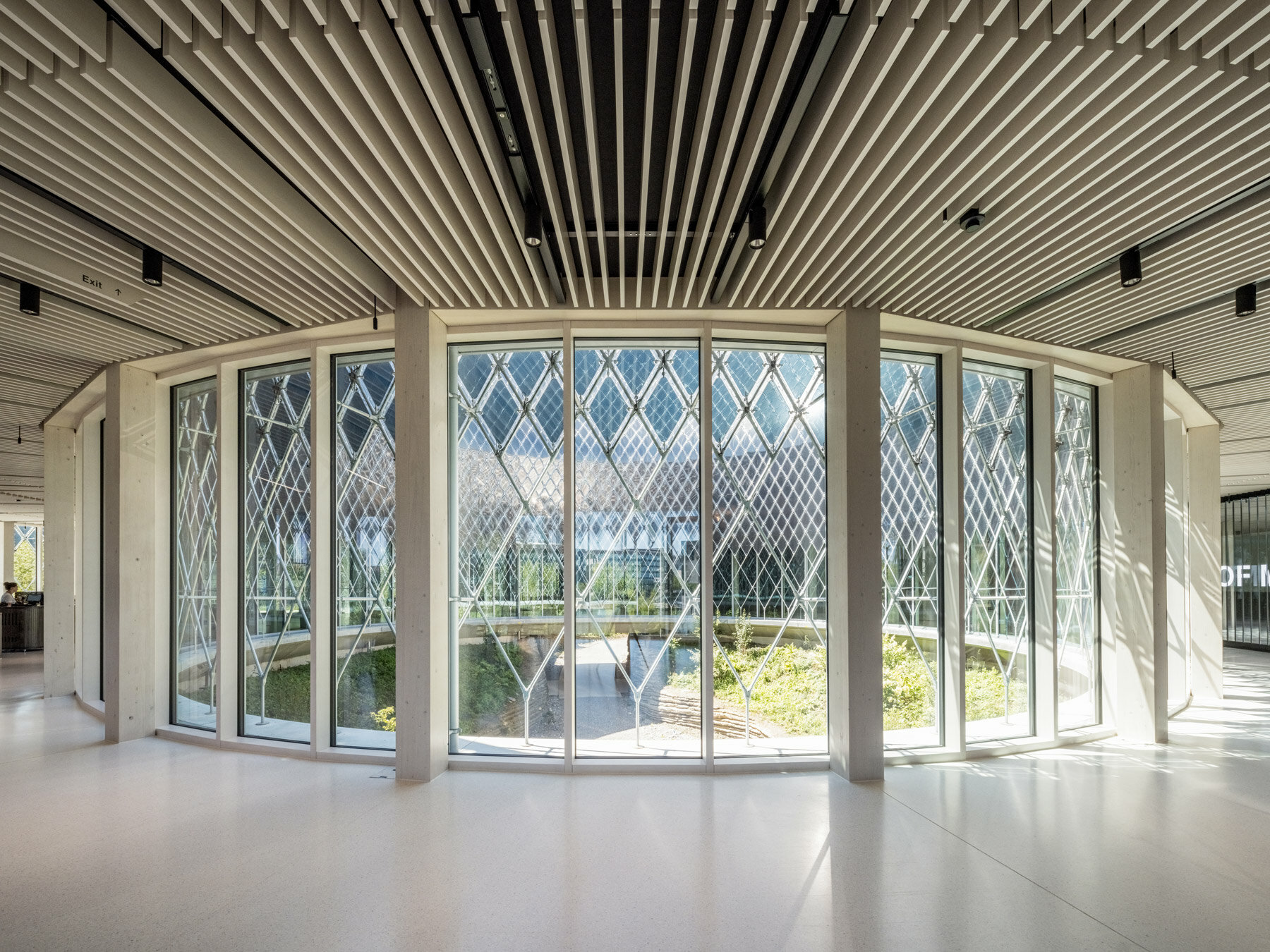 amdl-circle-novartis-pavillon-welcoming-ring-basel-switzerland-designboom-31800