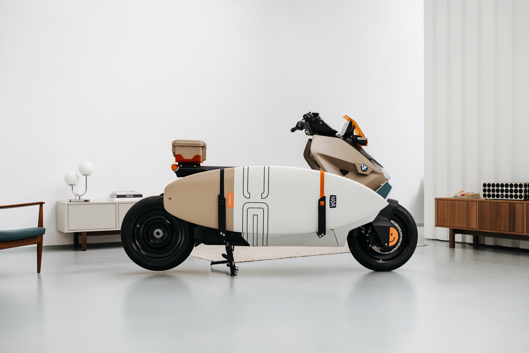 bmw-motorrad-vagabund-e-scooter-clean-minimalistic-lines-urban-commuters-designboom-001800