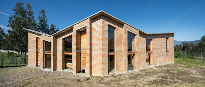 emilio lópez crowns 'casa alangasí' in ecuador with a folded tiled roof