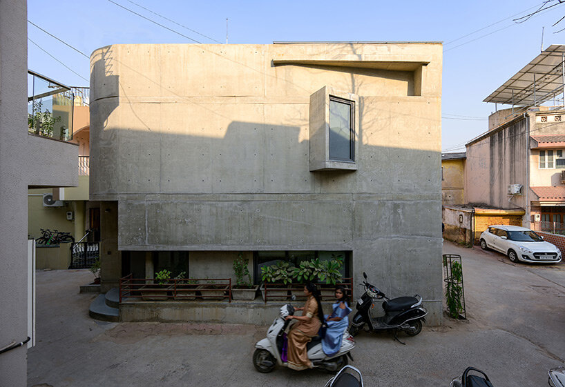 cuts, folds and bends articulate the facades of inpractice's monolithic house in india