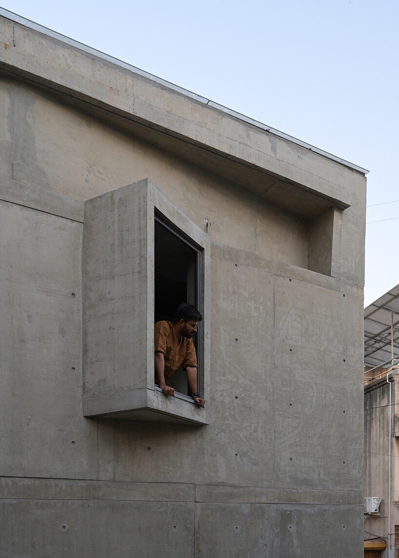 cuts, folds and bends articulate the facades of inpractice's concrete house in india