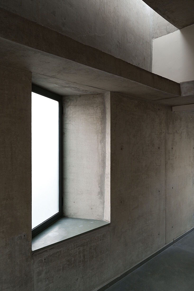 cuts, folds and bends articulate the facades of inpractice's concrete house in india