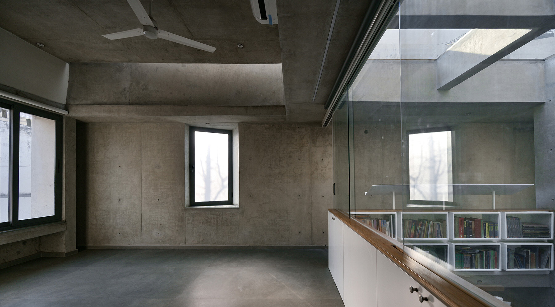 cuts-folds-bends-facades-inpractice-monolithic-house-india-designboom-full-width-02