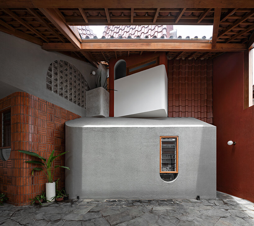 distracted house