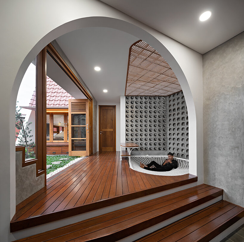 distracted house