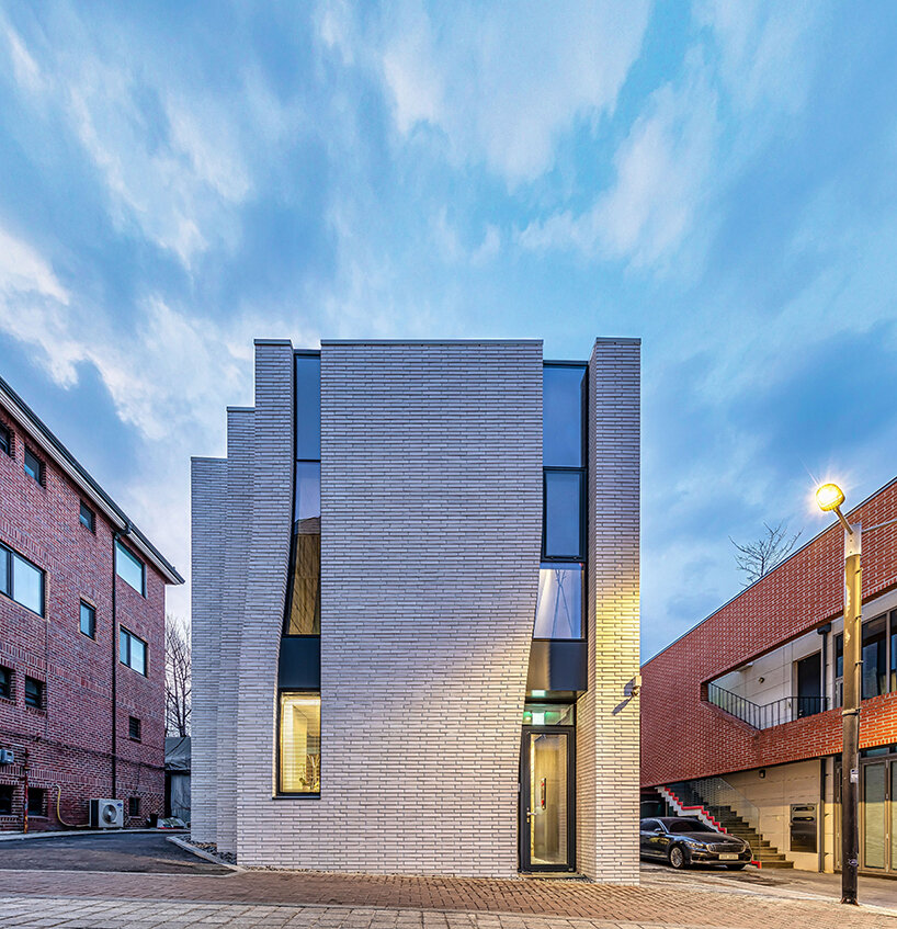 A Curved Brick Wall Ripples Across LESS Architects Office Building   Less Volumetric Urban Space Designboom 06 