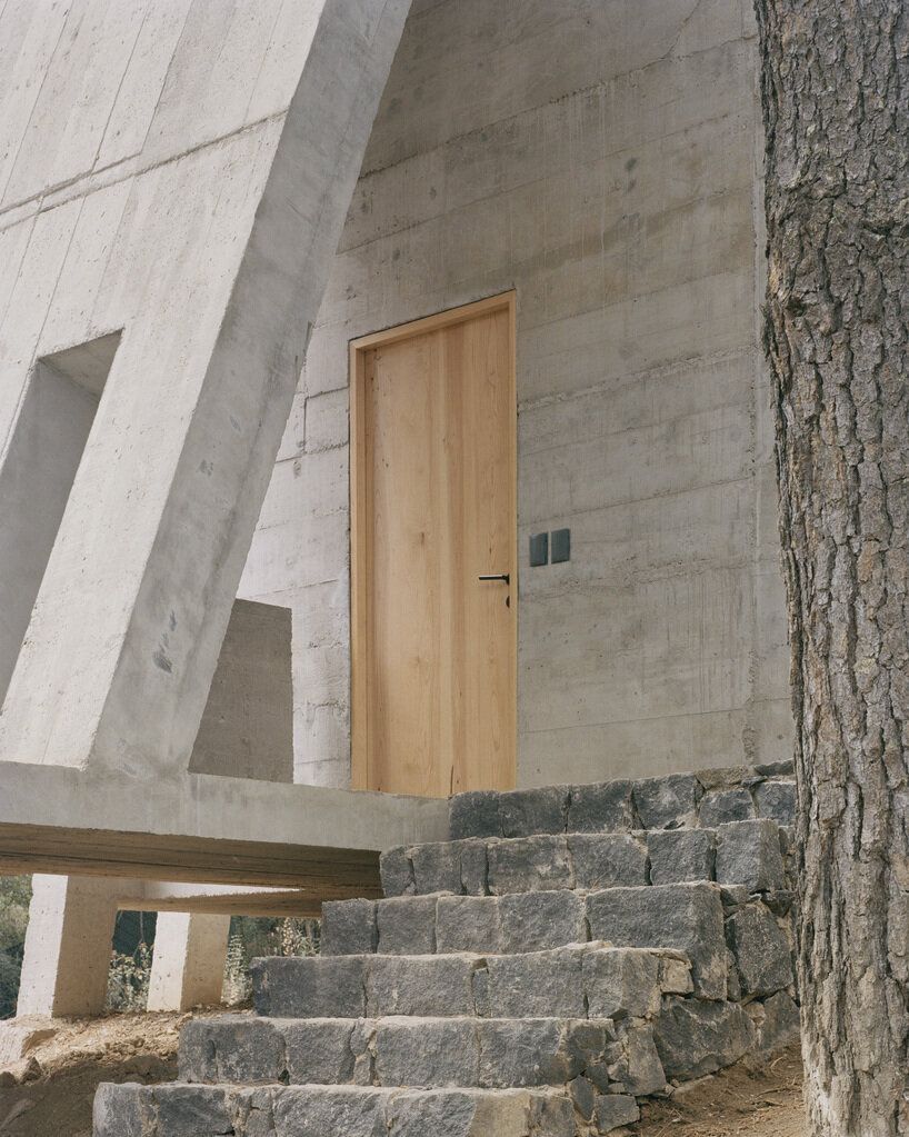 ludwig godefroy perches mysterious monolithic residence in lush mexican forest