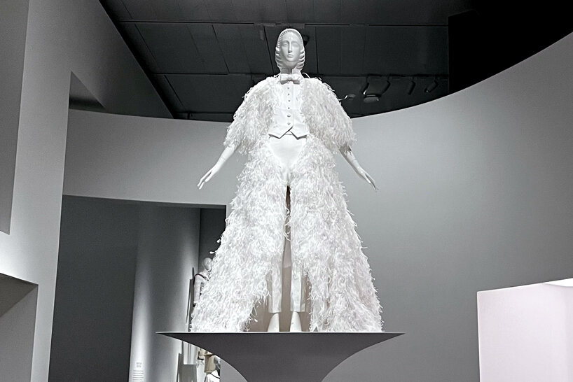 take a first look inside the MET's 'karl lagerfeld: a line of beauty