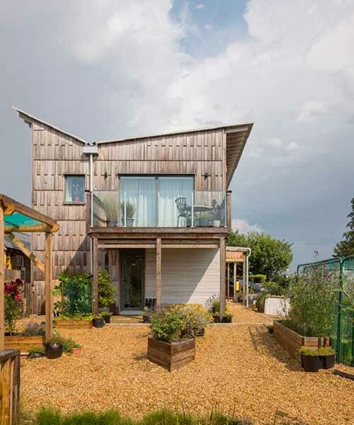 inverted gable roof unfolds on top of mole architects’ passivhaus in the UK