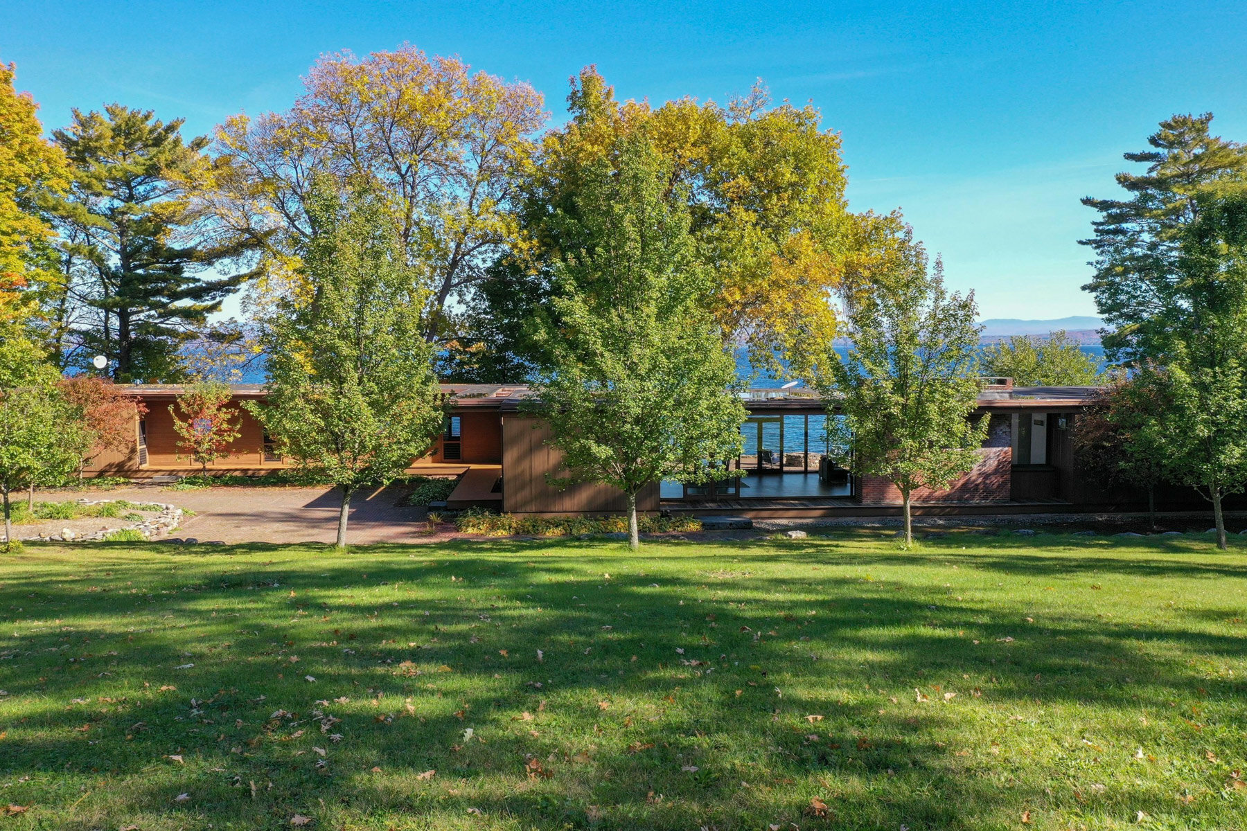 philip johnson's early modernist lake house is now on sale in willsboro