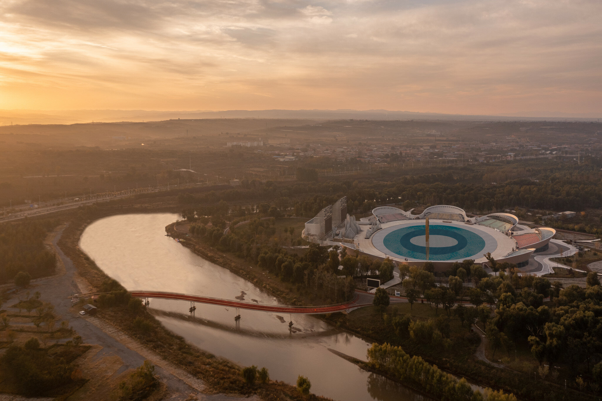 sterling presser architecture's theatre park bridge echoes its theatre's lotus architecture