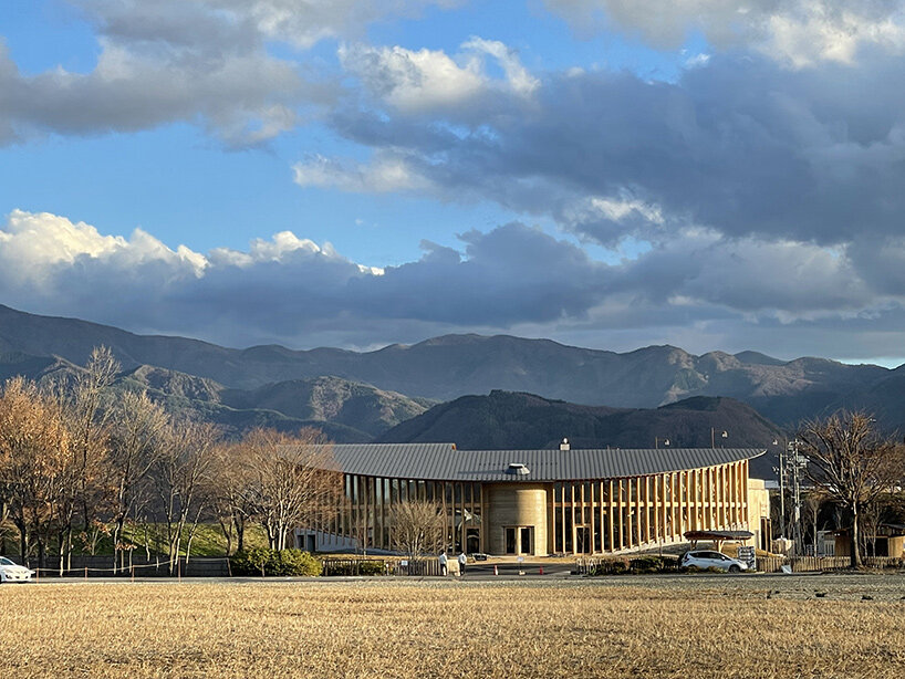 遠野未来建築設計事務所は、日本の田舎で円形と版築土を扱っています