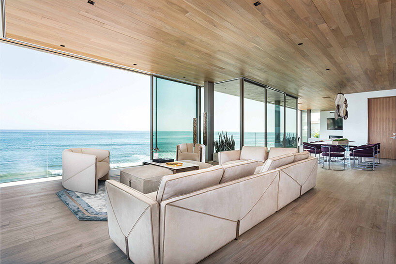 los muebles de visionnaire refrescan la villa costera de malibu con líneas modernas y audaces