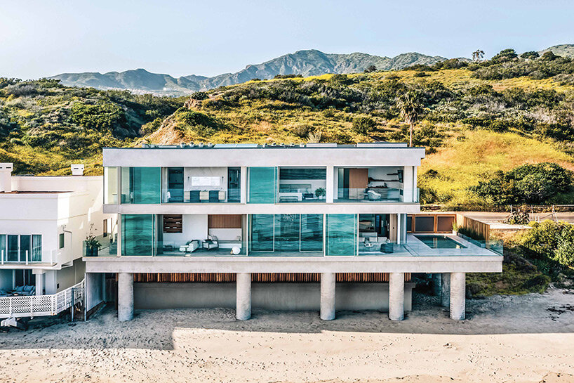 los muebles de visionnaire refrescan la villa costera de malibu con líneas modernas y audaces