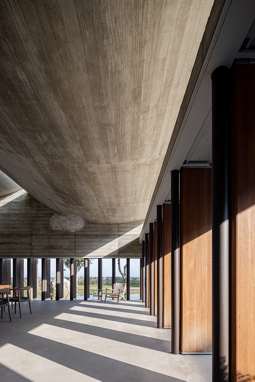 curved concrete plates & pivoting wooden doors adorn this tea house pavilion in taiwan