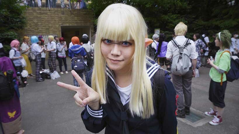 bêka & lemoine's 'homo urbanus' exhibition captures ordinary behaviors of city dwellers