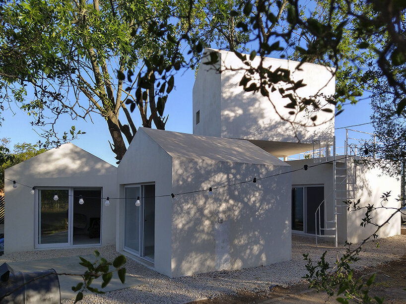 assembled like boxes, 'casa SF-FR' is a dynamic argentinian house by mariano ravenna