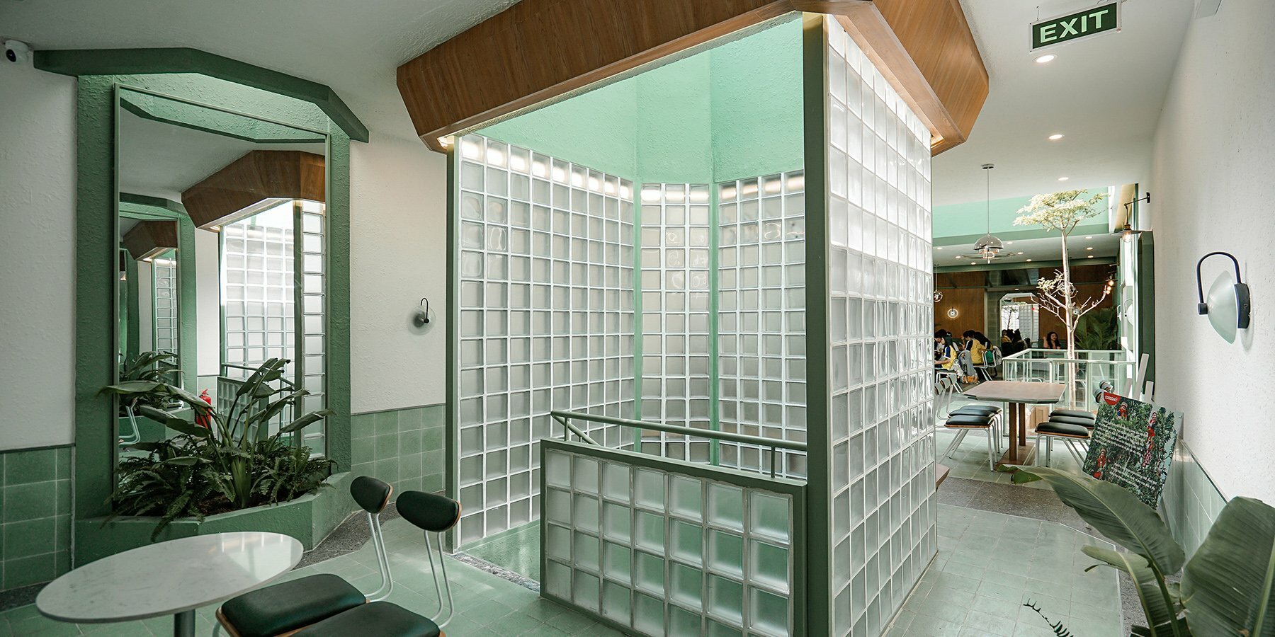 coco-cha-taiwan-tea-coffee-castle-of-glass-designboom-1800-2