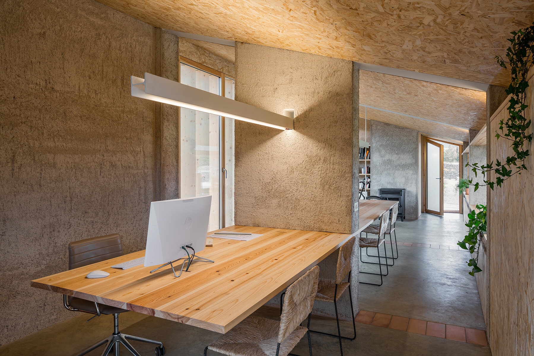 arnau estudi d'arquitectura clads spanish restaurant with timber slats