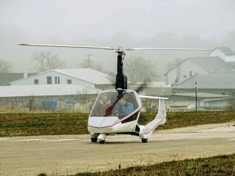 wingless and compact gyroplane 'nisus' soars high using enginepowered