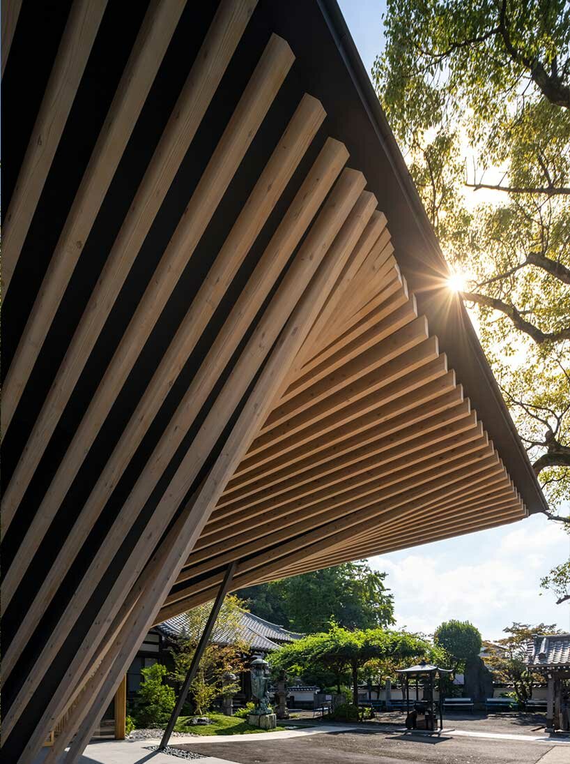 kengo kuma's sculptural wooden structure adds a modern twist to kanjoin temple in japan