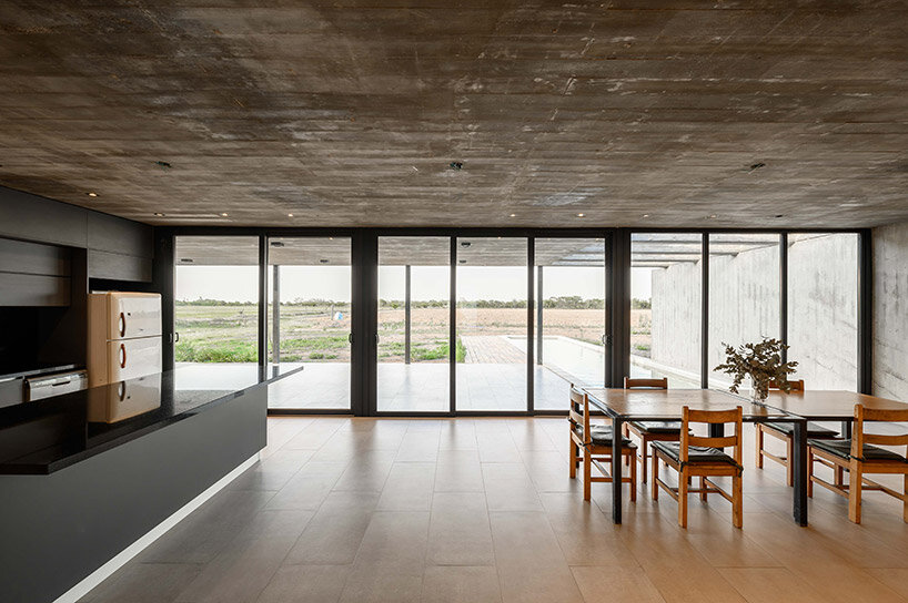 karlen + clemente studio sites its casa 3X6 within the vast landscape of rural argentina