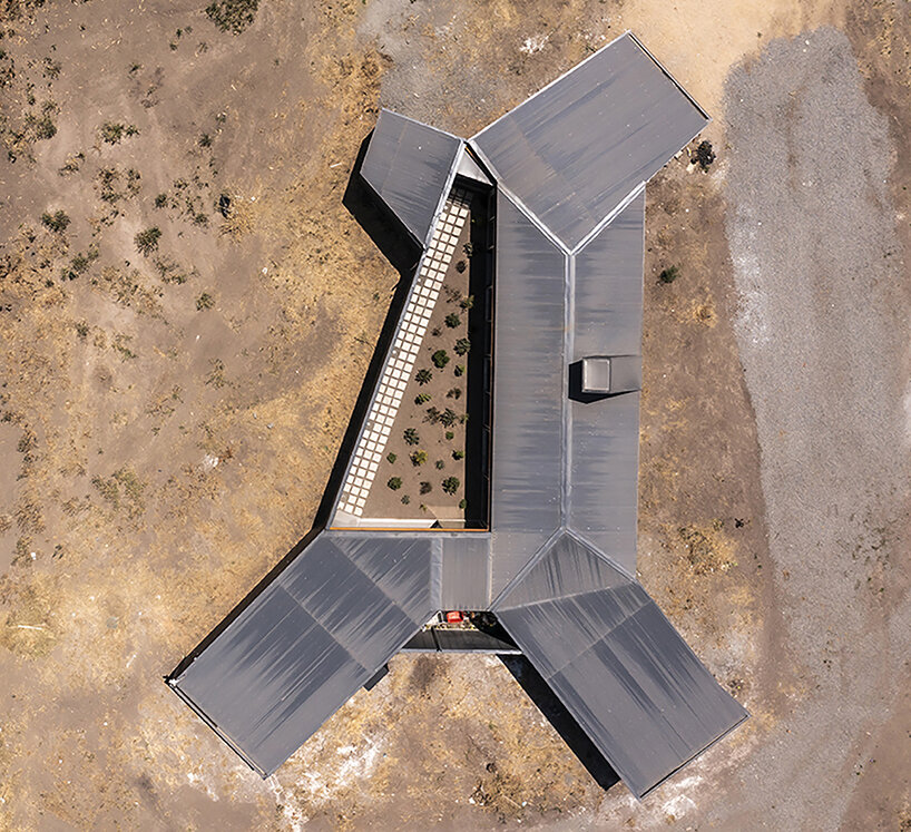 'paire house' by rodolfo cañas emerges as a protective body amid harsh lands in chile