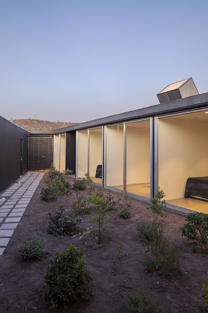 'paire house' by rodolfo cañas emerges as a protective body amid harsh lands in chile