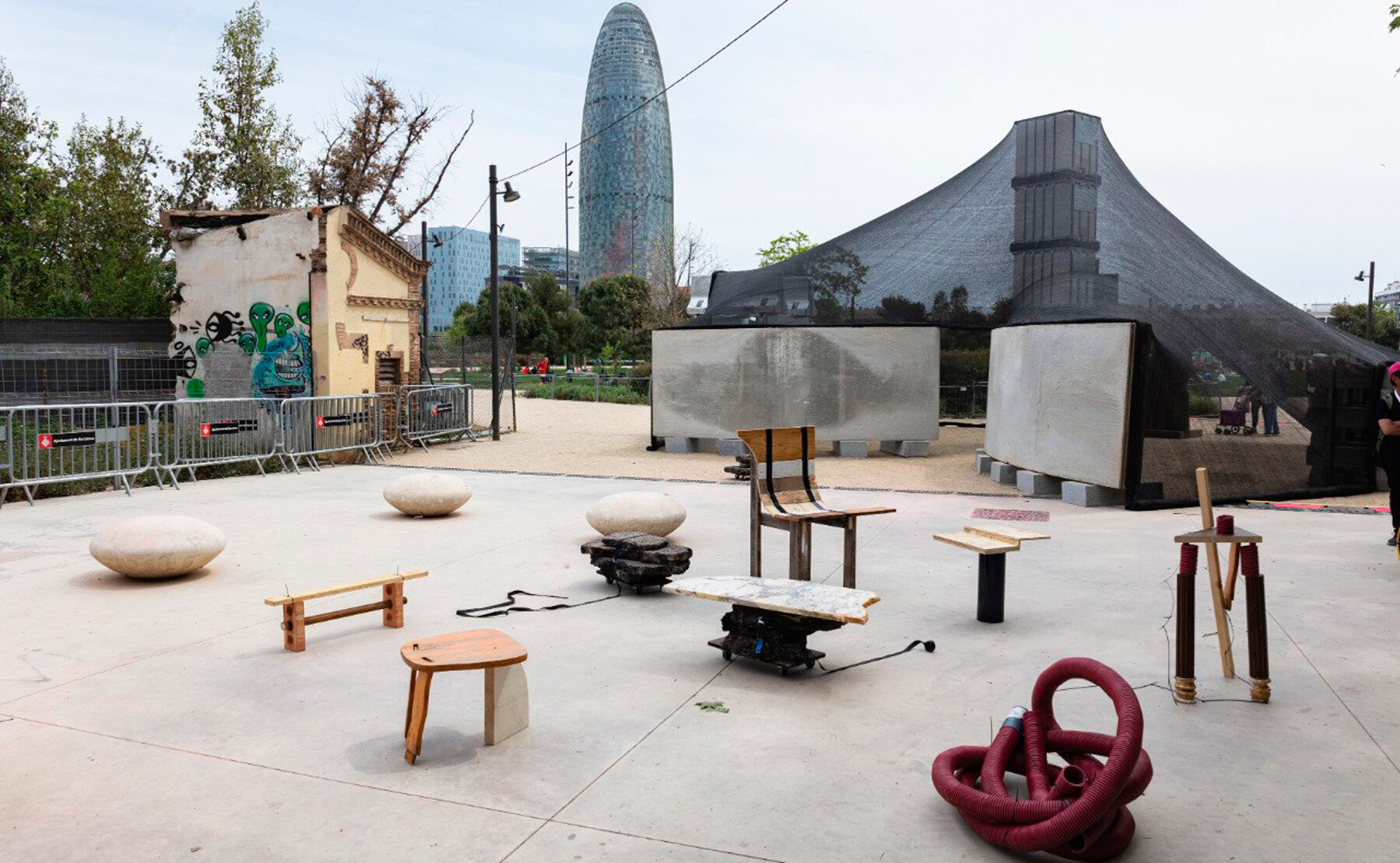 permanently-temporary-kosmos-parabase-model-barcelona-designboom-1800-3