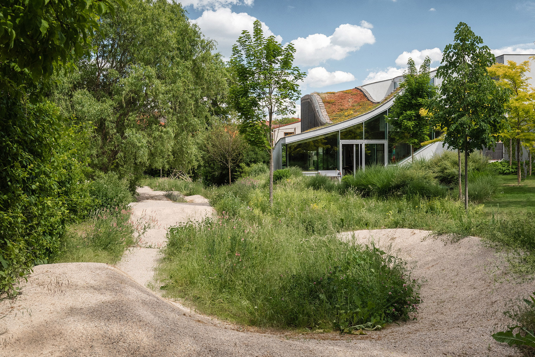 ro-ar-szymon-rozwalka-family-house-hlubocepy-designboom-06a