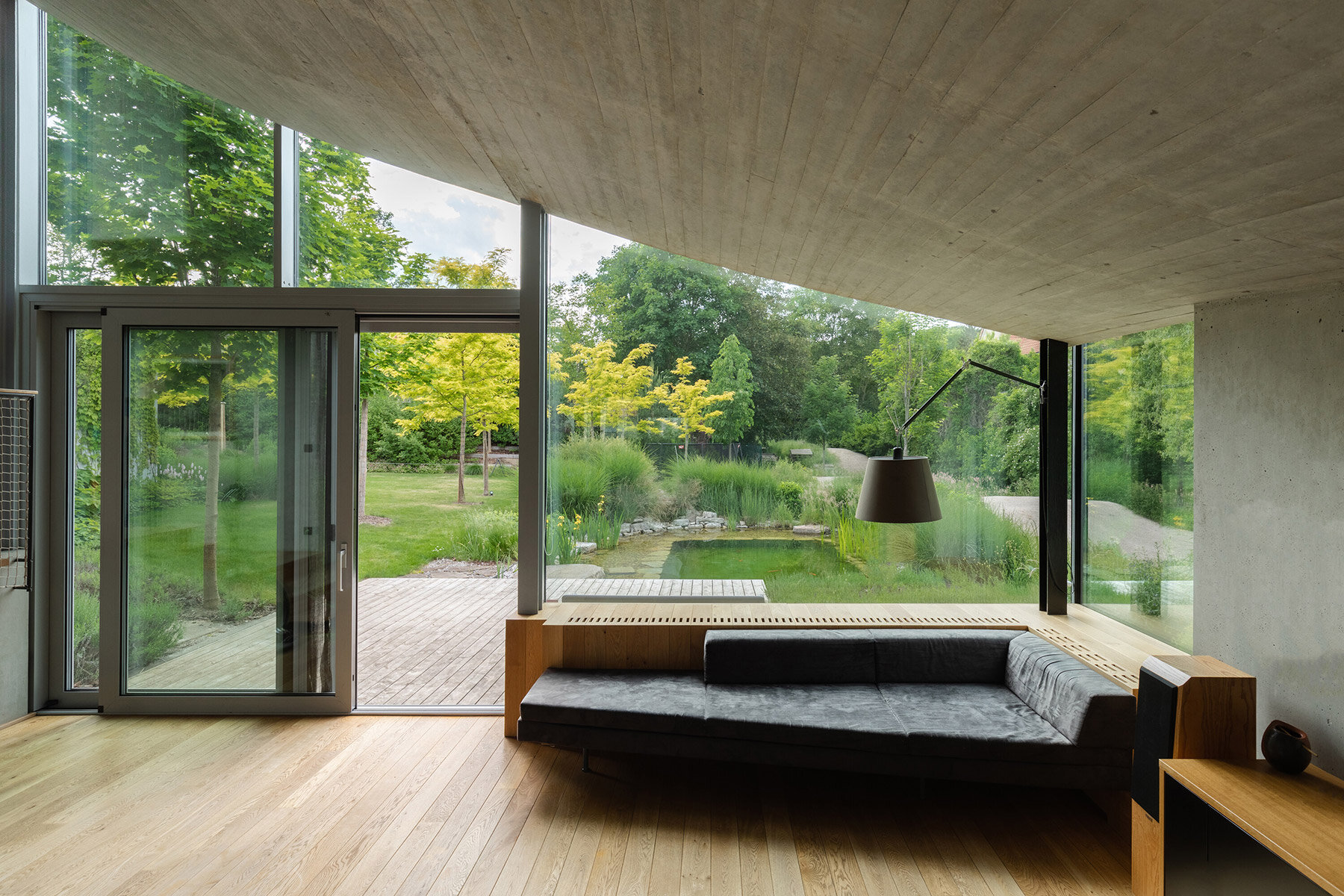 ro-ar-szymon-rozwalka-family-house-hlubocepy-designboom-08a