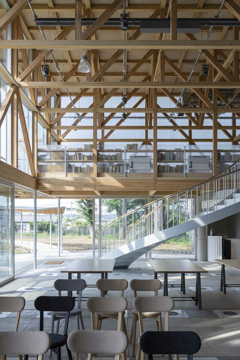 lightweight structure of wooden trusses builds up tsubame architects' annex in japan