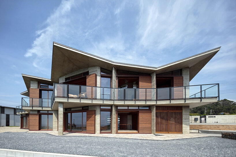 a series of modular peaks crown takeshi hirobe architects' villa MKZ in japan