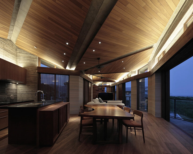 a series of modular peaks crown takeshi hirobe architects' villa MKZ in japan