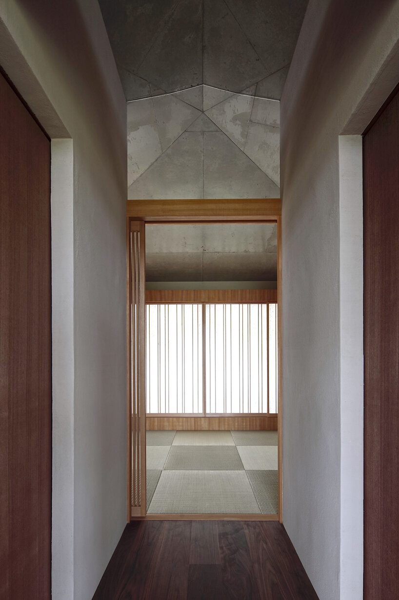 a series of modular peaks crown takeshi hirobe architects' villa MKZ in japan