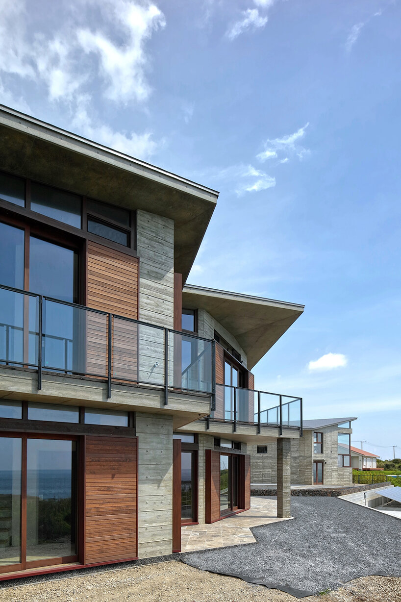 a series of modular peaks crown takeshi hirobe architects' villa MKZ in japan