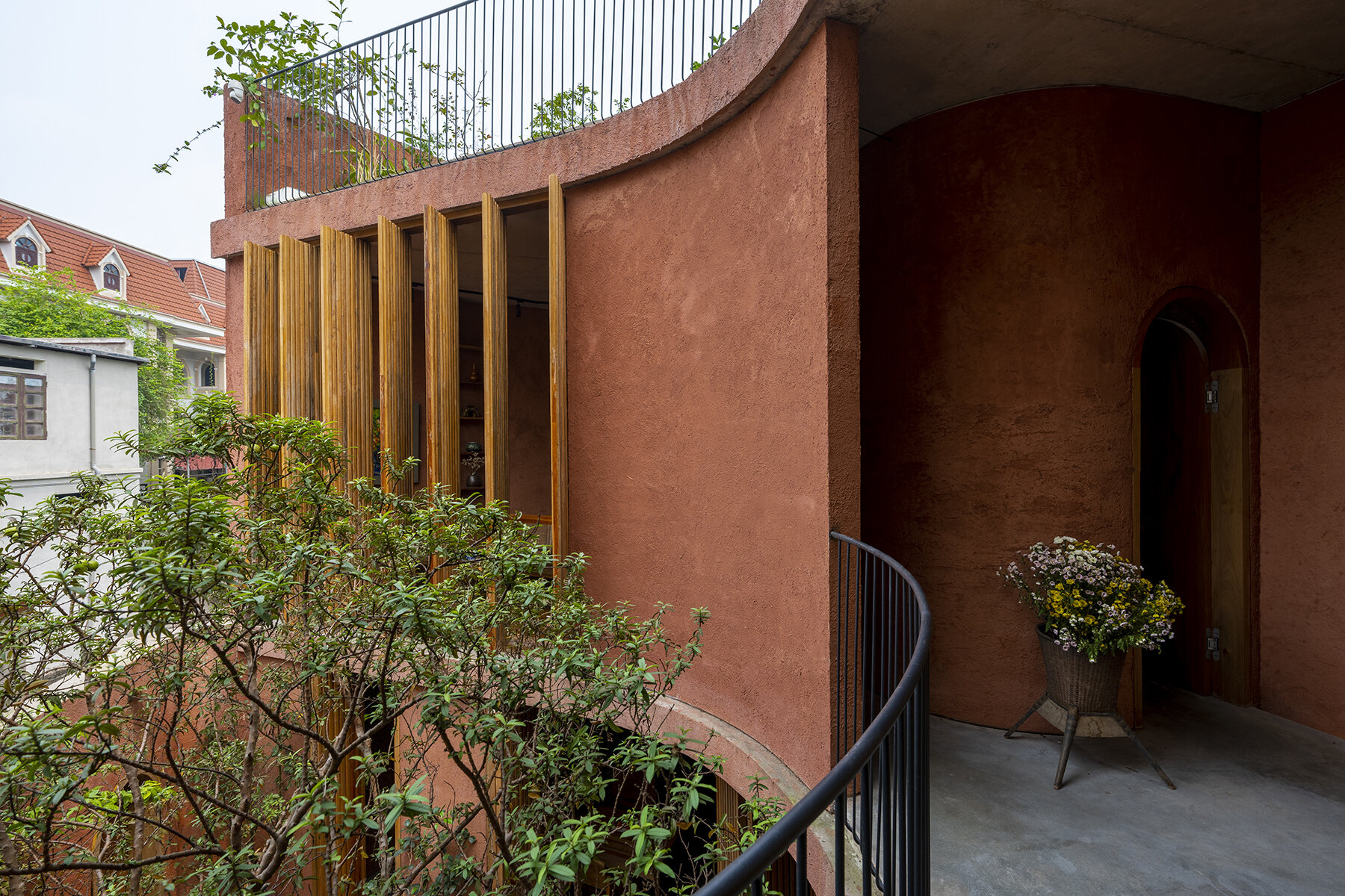 dog-studio-ngo-alley-house-vietnam-designboom-06a
