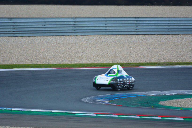 city bubble car that purely runs on hydrogen can go on long-distance trips without refueling