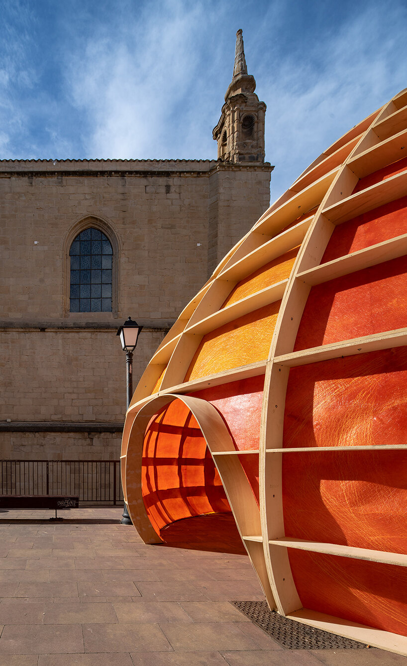 step inside oana stănescu's immersive, strawberry-shaped cocoon in logroño, spain