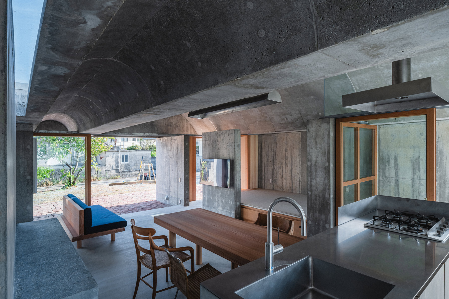 house-shikenbaru-studio-cochi-architects-designboom-08a