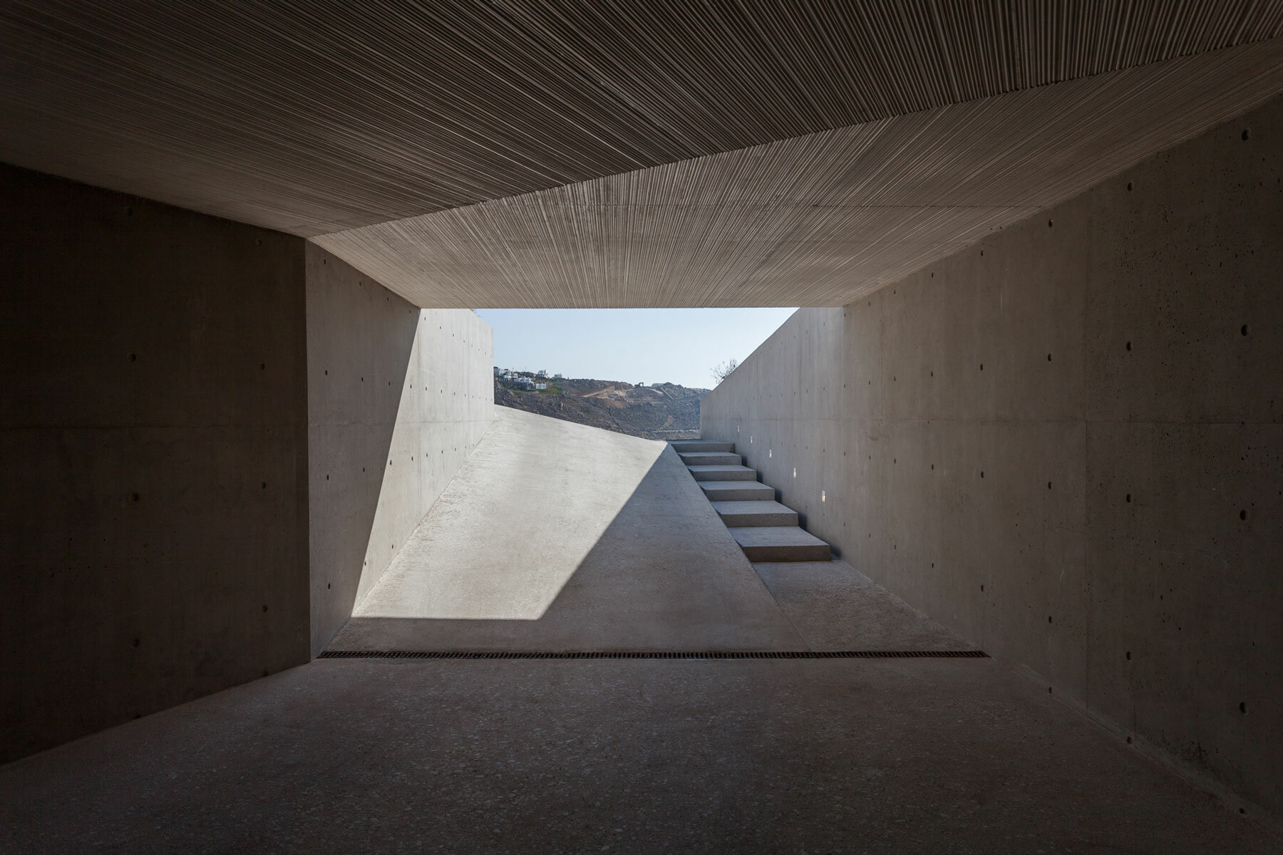 interview-a31-subterranean-dwelling-mykonian-landscape-greece-designboom-31800
