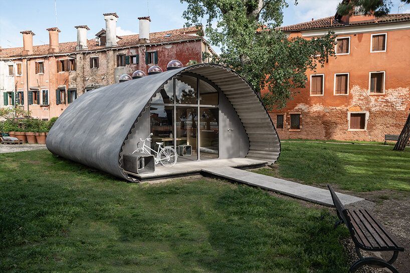 interview: norman foster & holcim explore global refugee crisis with essential homes prototype in venice