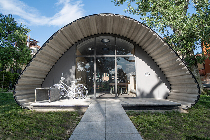 interview: norman foster & holcim explore global refugee crisis with essential homes prototype in venice