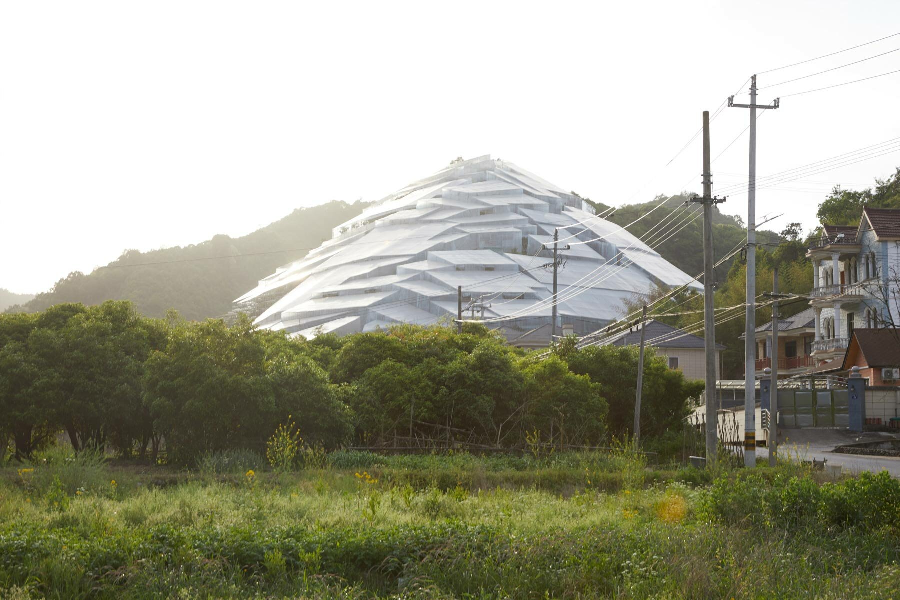 kejia-mei-captures-greenhouses-mountain-foothills-hangzhou-designboom-21800