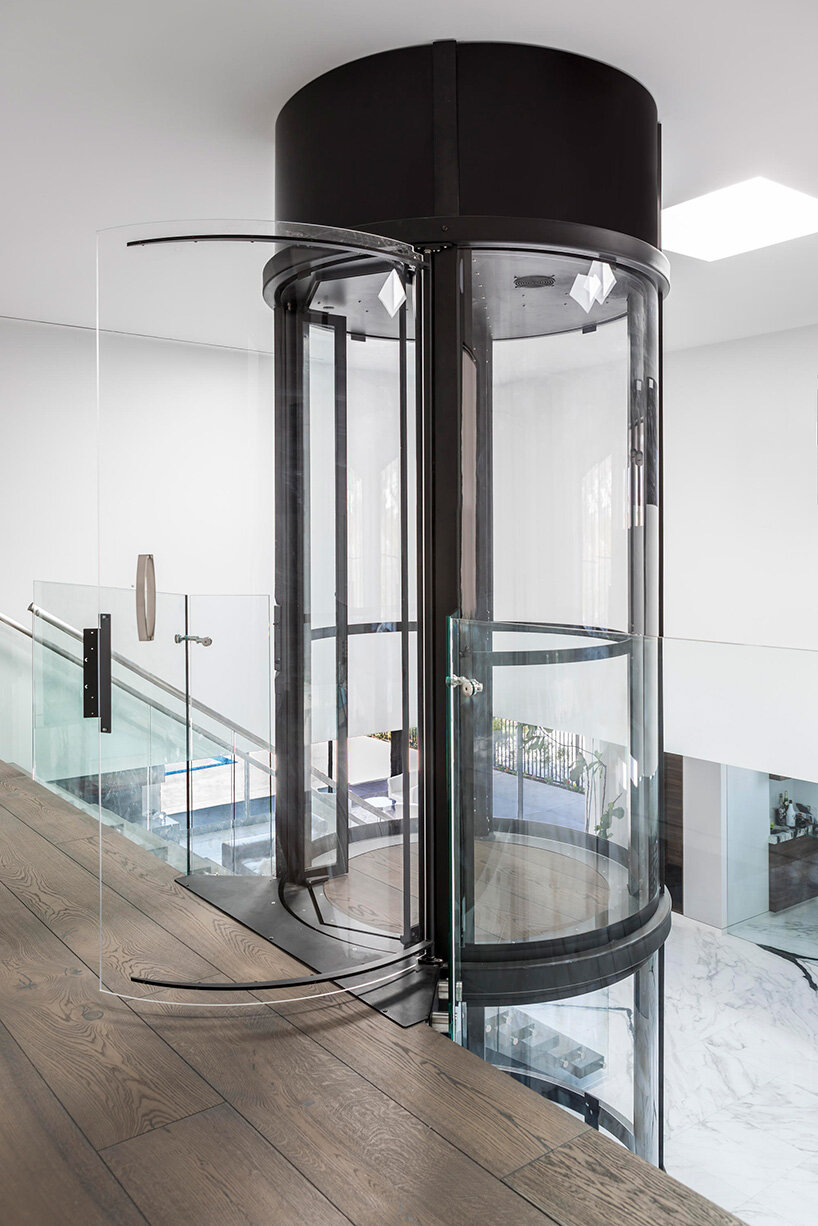 Panoramic glass home elevator SAVARIA VUELIFT ROUND by Garaventa Lift