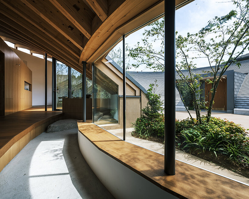 NKS2 architects crowns japanese dwelling with a large, vessel-shaped roof