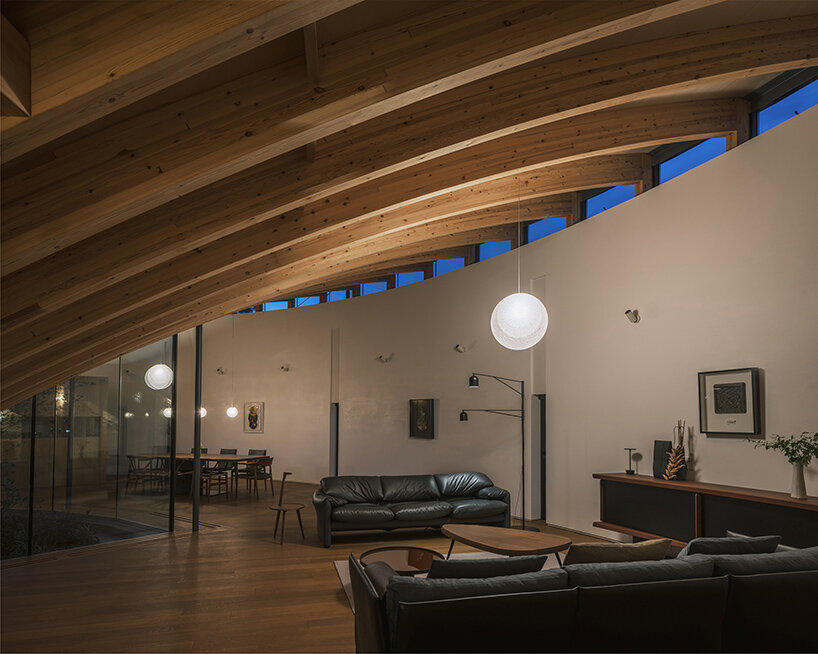 NKS2 architects crowns japanese dwelling with a large, vessel-shaped roof